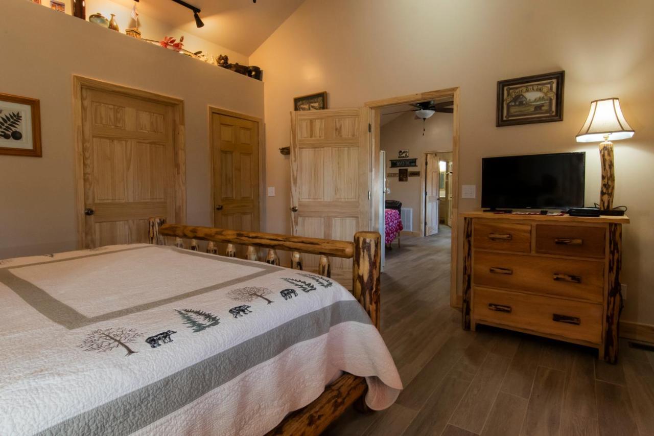 Calhoun House Inn & Suites Брайсон-Сити Экстерьер фото